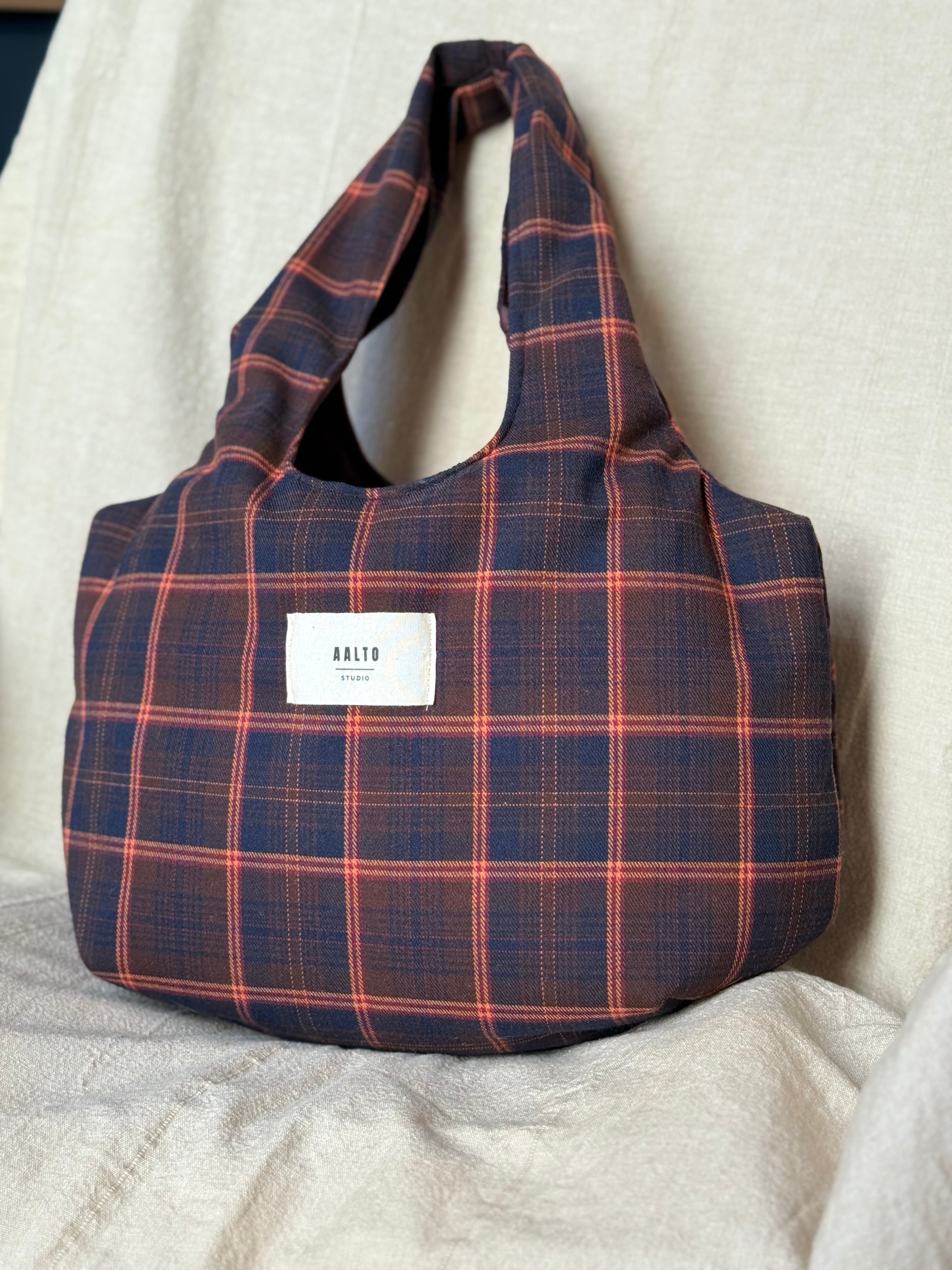 Leonor bag – navy blue and maroon Scottish tartan