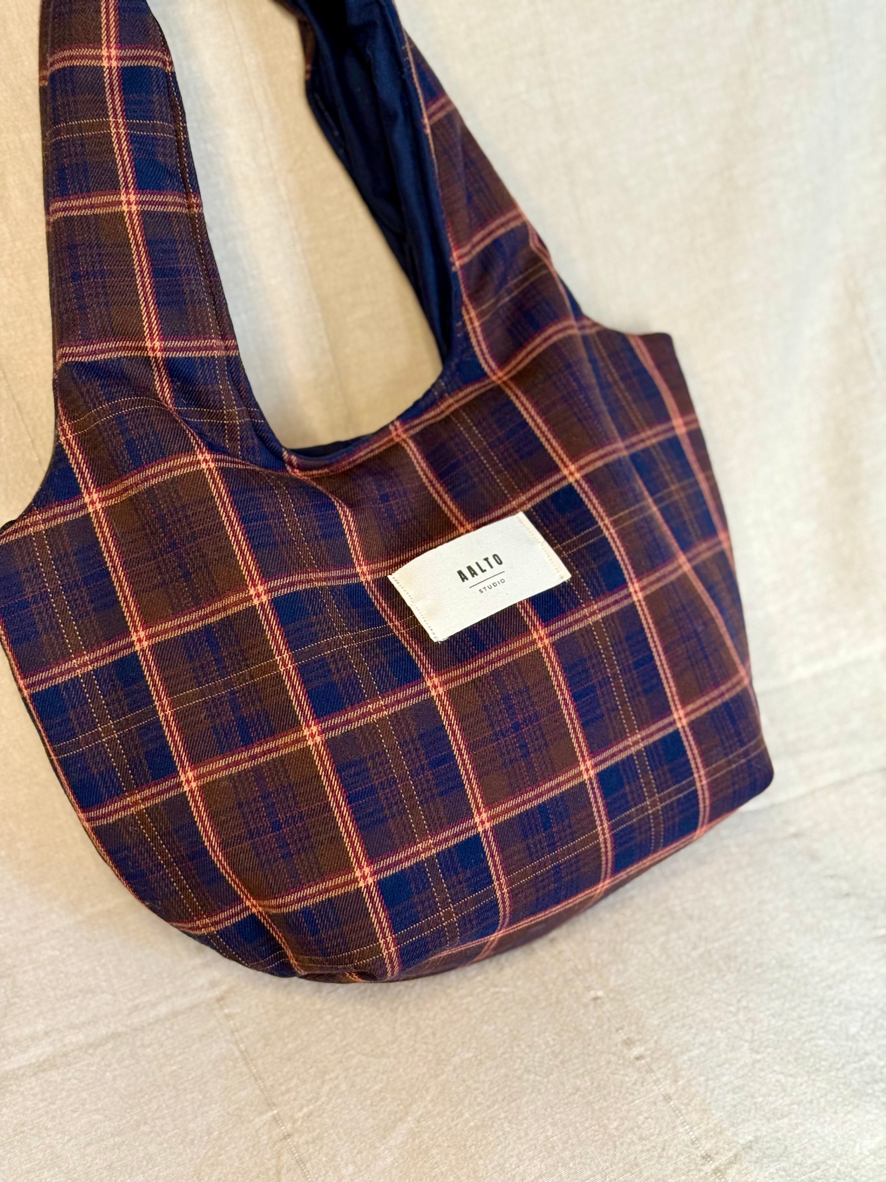 Leonor bag – navy blue and maroon Scottish tartan