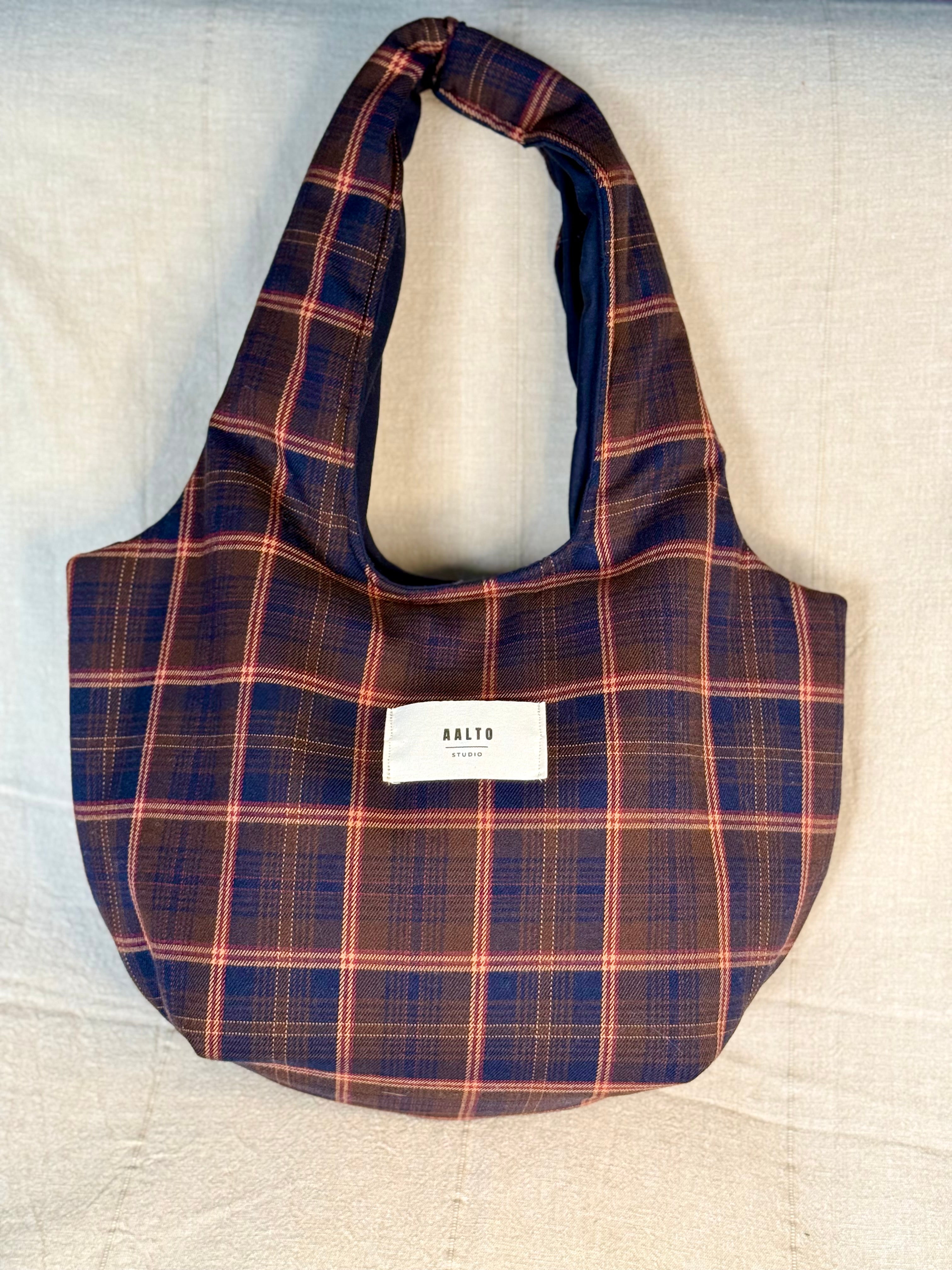 Leonor bag – navy blue and maroon Scottish tartan