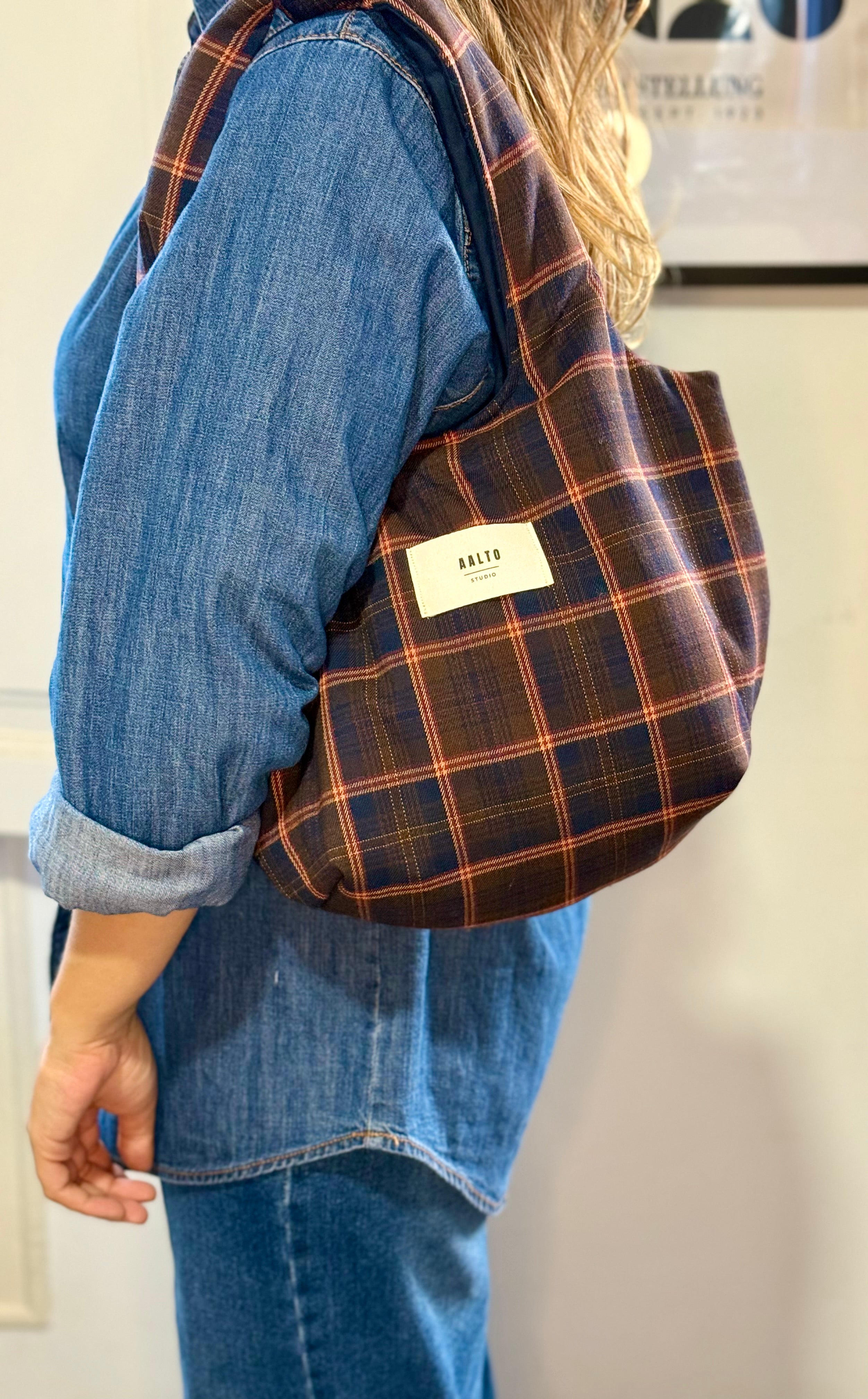 Leonor bag – navy blue and maroon Scottish tartan